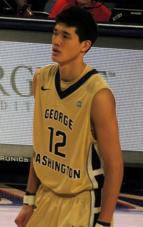 渡边雄太乔治华盛顿大学NCAA生涯：从日本少年到美国大学篮球的蜕变